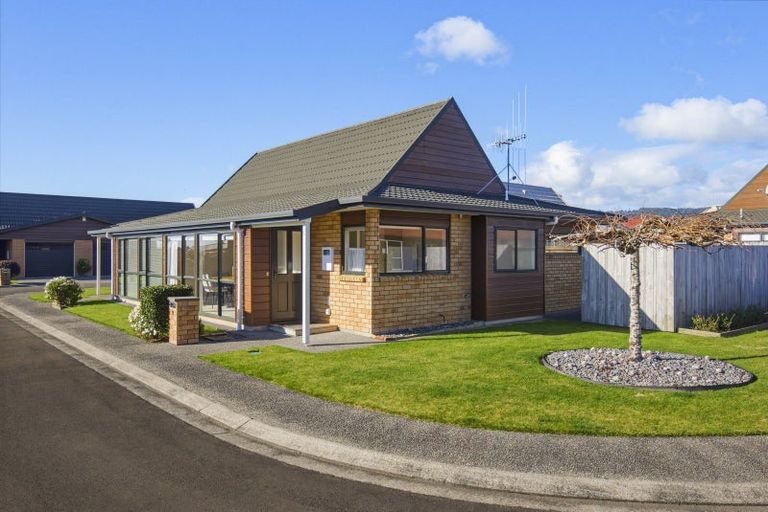 Photo of property in Rangeview Villas, 9/9 Fuller Close, Levin, 5510