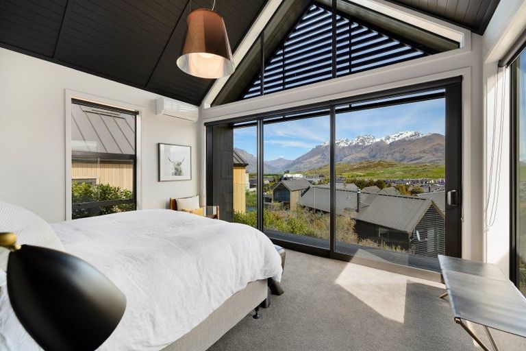 Photo of property in 17 Falconer Rise, Jacks Point, Queenstown, 9371