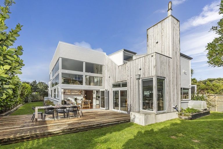 Photo of property in 5 Boardwalk Lane, Seatoun, Wellington, 6022