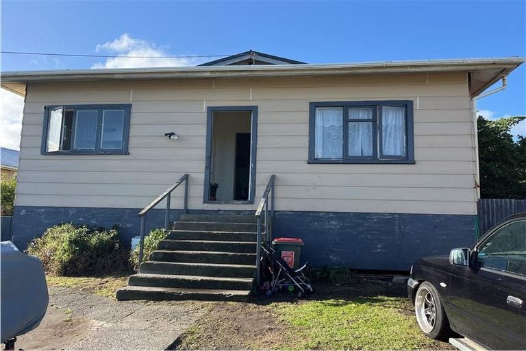 Photo of property in 16 Aotea Street, Castlecliff, Whanganui, 4501