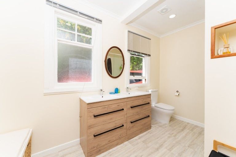 Photo of property in 20 Greenhithe Street, Waihola, Milton, 9073