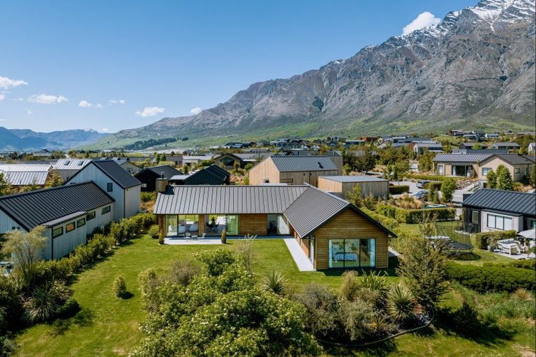 Photo of property in 4 Durness Court, Jacks Point, Queenstown, 9371