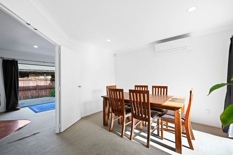 Photo of property in 50 Waiwherowhero Drive, St Andrews, Hamilton, 3200