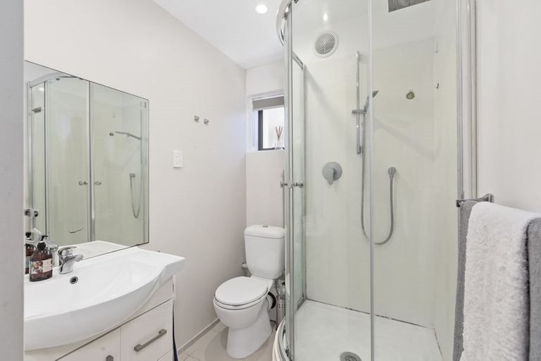 Photo of property in 1/31 Verran Road, Birkenhead, Auckland, 0626