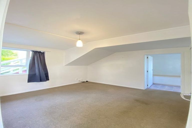 Photo of property in 48 Valley View Road, Glenfield, Auckland, 0629