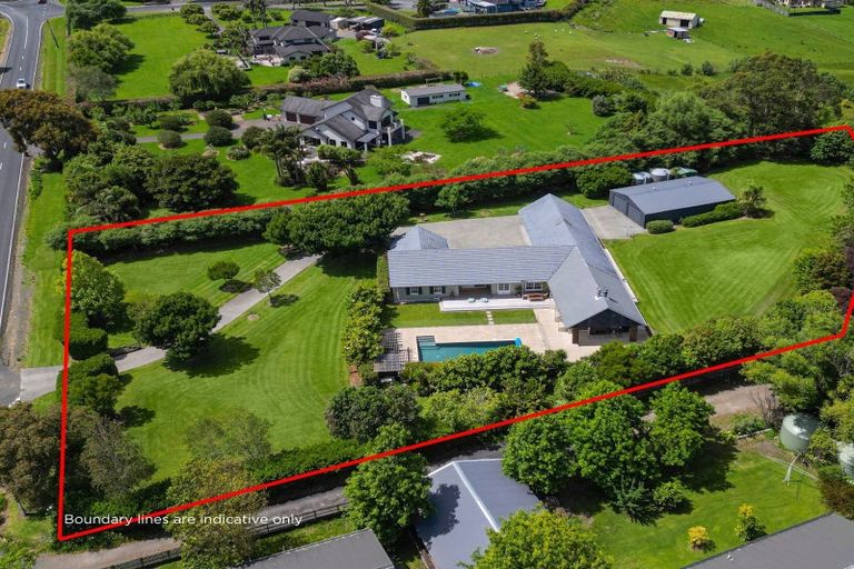 Photo of property in 21 Koraha Road, Kumeu, 0892