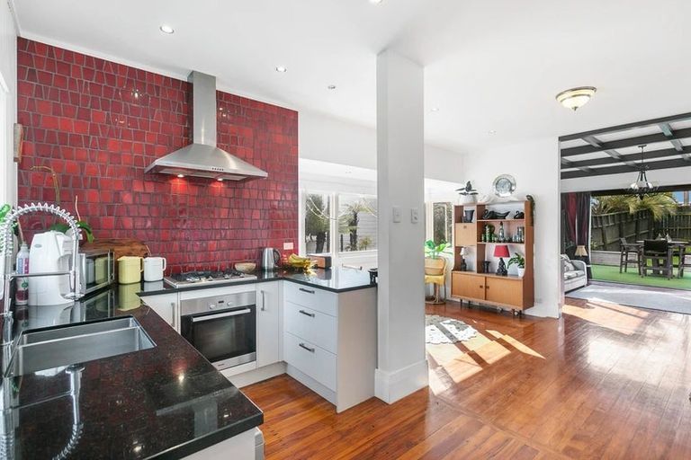 Photo of property in 4078a Great North Road, Glen Eden, Auckland, 0602