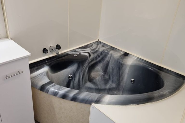 Photo of property in 13 Toporoa View, Ascot Park, Porirua, 5024