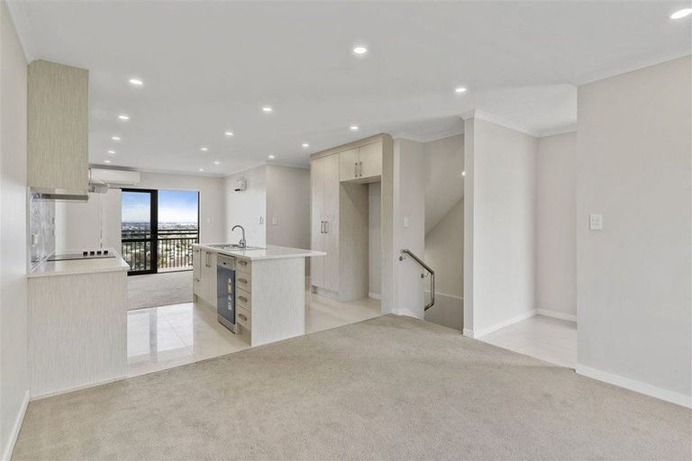 Photo of property in 11a Kirikiri Drive, Papakura, 2110