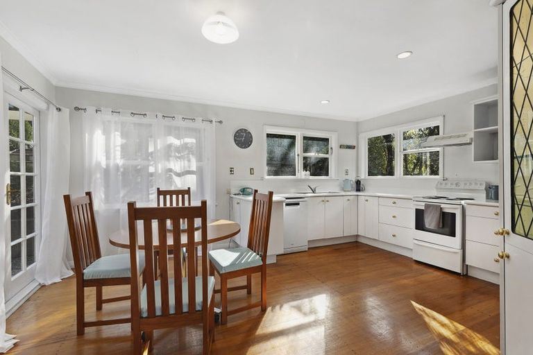 Photo of property in 15a Romney Square, Tawa, Wellington, 5028