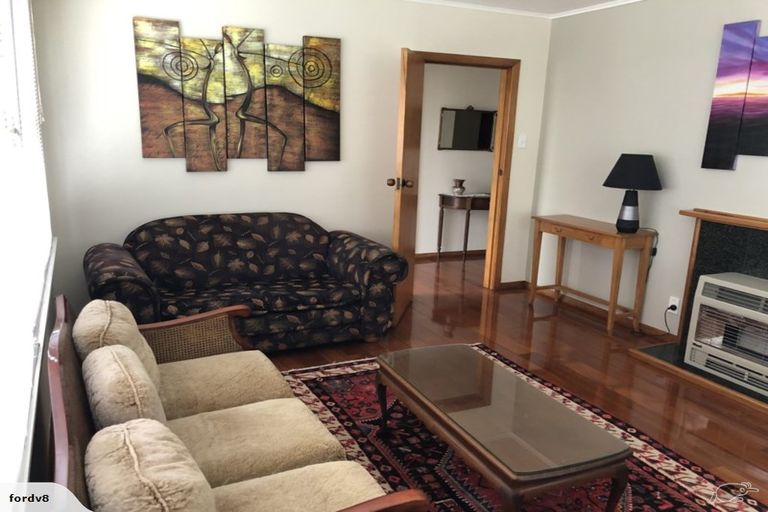 Photo of property in 39 Exeter Crescent, Takaro, Palmerston North, 4412