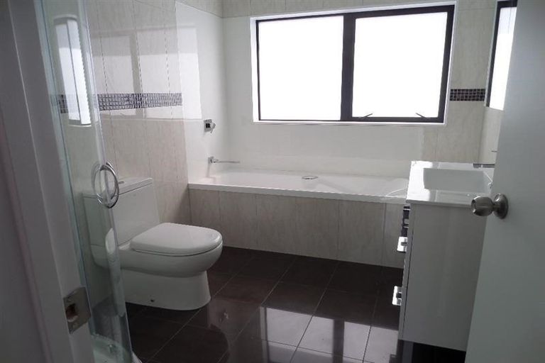 Photo of property in 3a Sherwood Avenue, Te Atatu South, Auckland, 0610