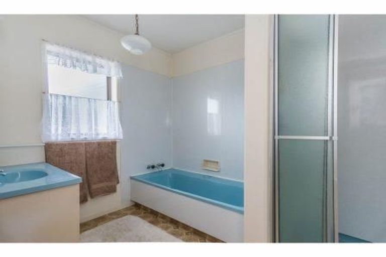 Photo of property in 2/75a West Coast Road, Glen Eden, Auckland, 0602