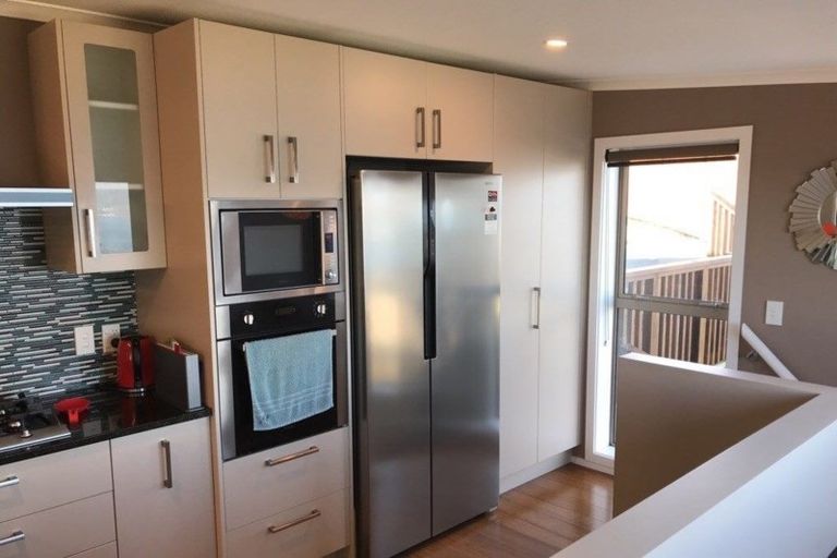 Photo of property in 6b Sunhaven Drive, Newlands, Wellington, 6037