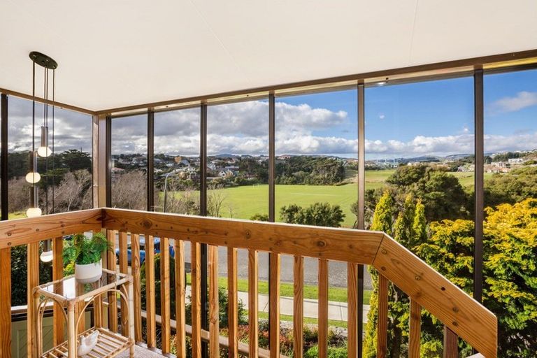 Photo of property in 16 Albatross Close, Whitby, Porirua, 5024