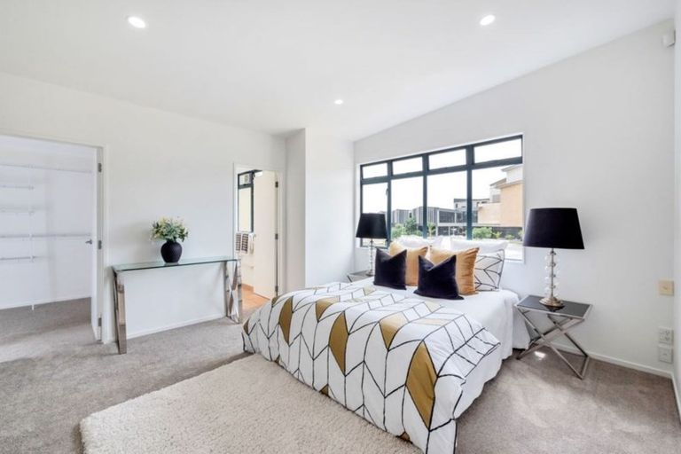 Photo of property in 2/12 Pannill Place, Oteha, Auckland, 0632