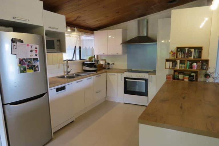 Photo of property in 15 Awanui Street, Merrilands, New Plymouth, 4312