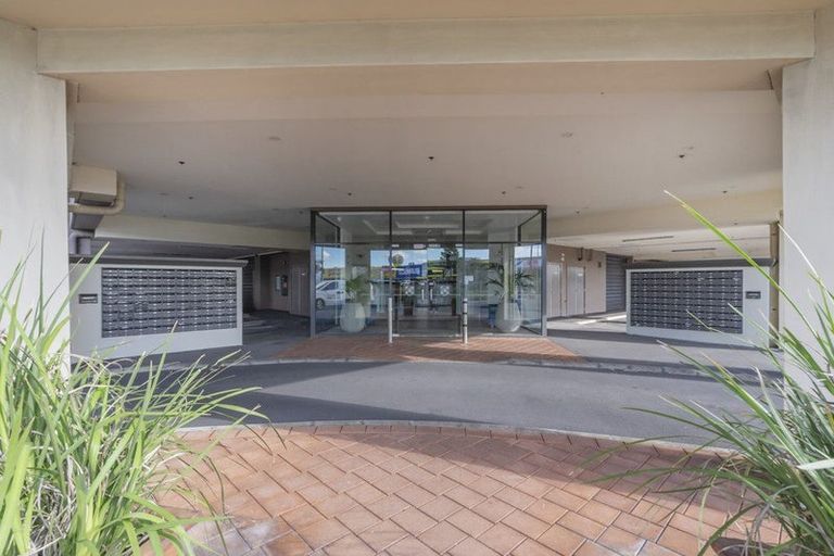 Photo of property in The Rennaissance, 5j/18 Ronwood Avenue, Manukau, Auckland, 2104