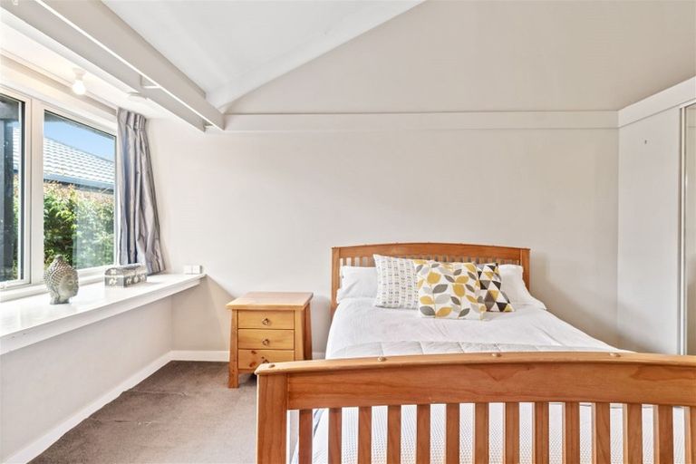 Photo of property in 14 Kent Lodge Avenue, Avonhead, Christchurch, 8042