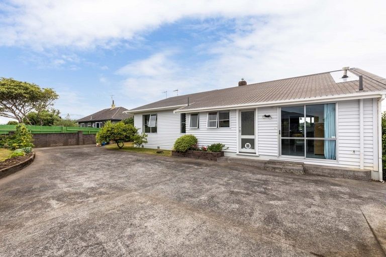 Photo of property in 7 Waimea Street, Westown, New Plymouth, 4310