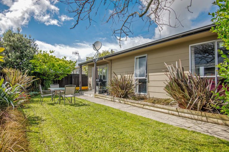 Photo of property in 15a Leander Place, Milson, Palmerston North, 4414