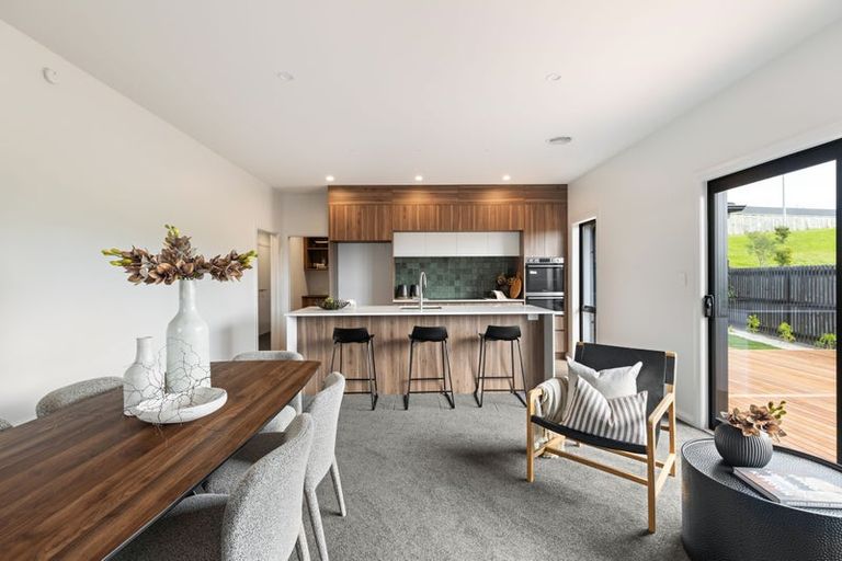 Photo of property in 7 Rangeview Drive, Kelvin Grove, 4414