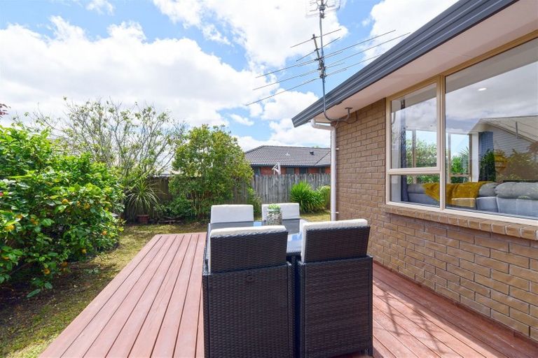 Photo of property in 8 Woodbank Drive, Glen Eden, Auckland, 0602