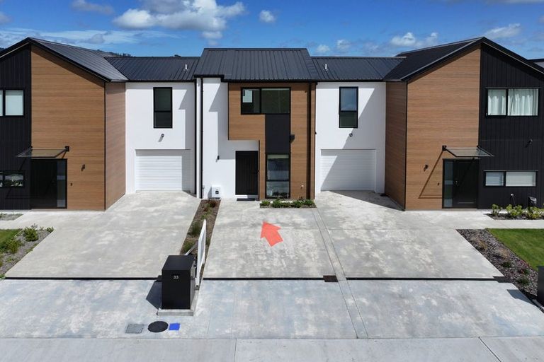 Photo of property in 33 Leo Waikari Crescent, Wallaceville, Upper Hutt, 5018