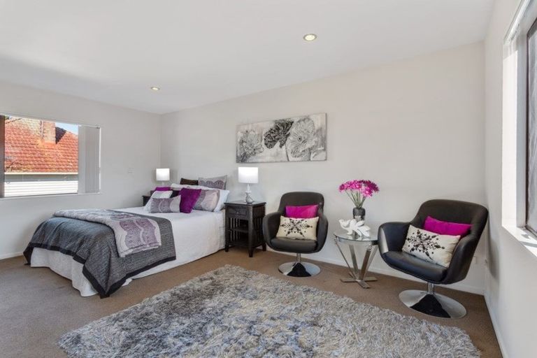 Photo of property in 3155a Great North Road, New Lynn, Auckland, 0600