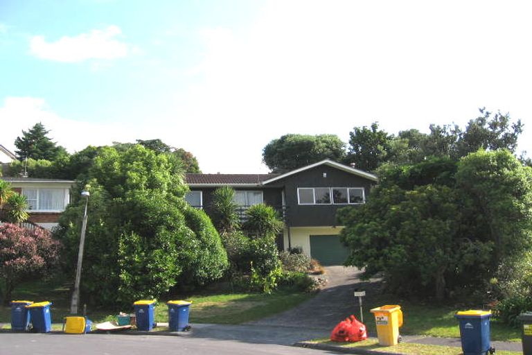Photo of property in 27 King Richard Place, Browns Bay, Auckland, 0630