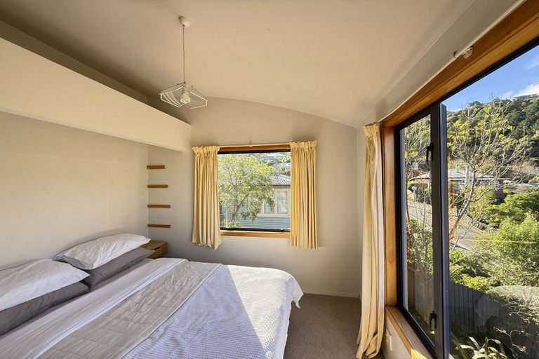 Photo of property in 37 Cornwall Road, Lyttelton, 8082