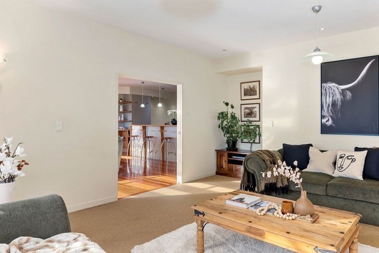 Photo of property in 52 Gemini Place, Kawaha Point, Rotorua, 3010