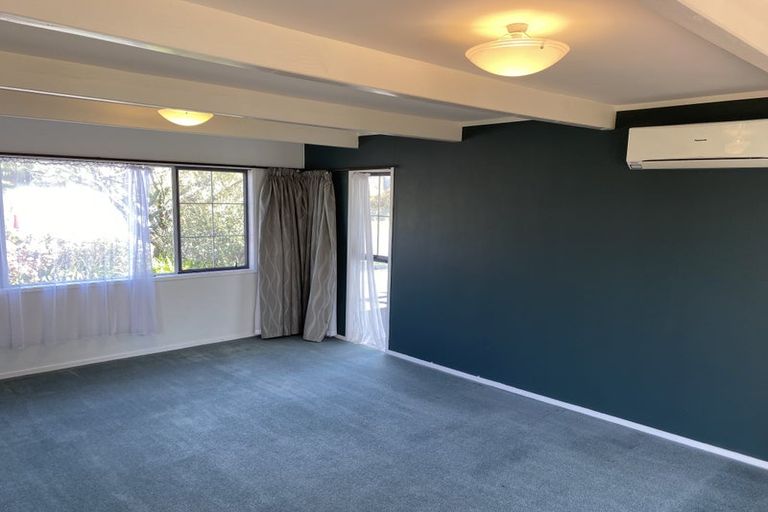 Photo of property in 98 Chelsea View Drive, Chatswood, Auckland, 0626
