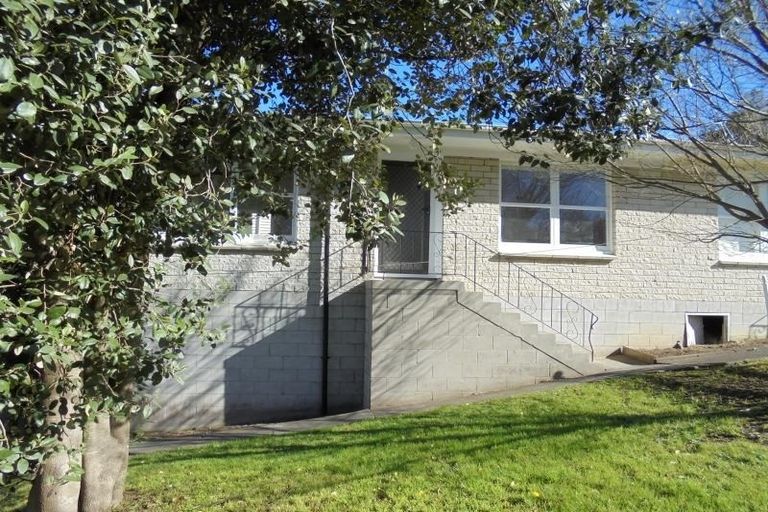 Photo of property in 1/24 Sovereign Place, Glenfield, Auckland, 0629