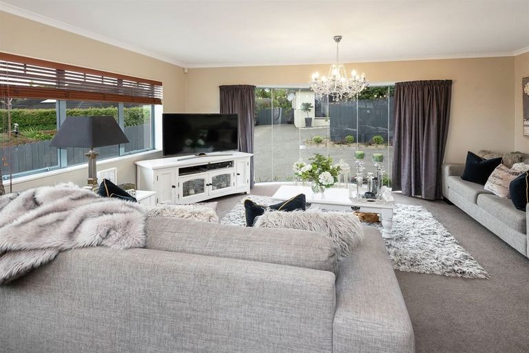 Photo of property in 31 Moyrus Crescent, East Tamaki Heights, Auckland, 2016