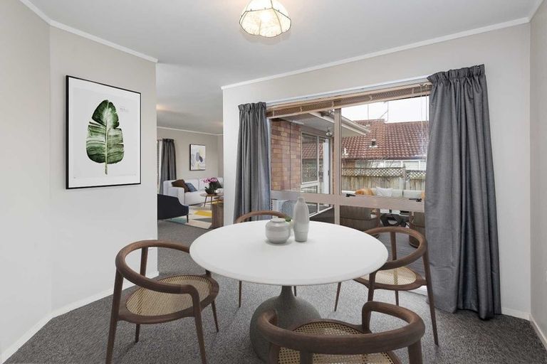 Photo of property in 8 Crescent Hills Court, Northpark, Auckland, 2013