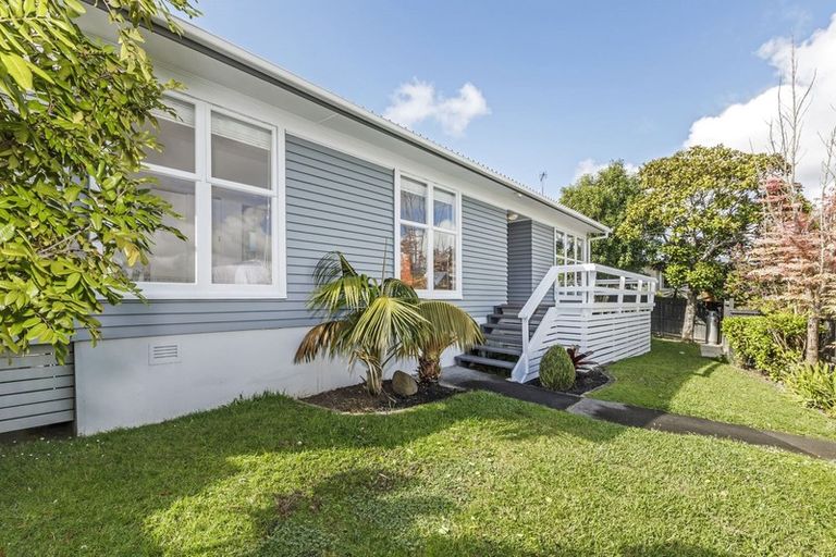 Photo of property in 1/48 Bond Crescent, Forrest Hill, Auckland, 0620