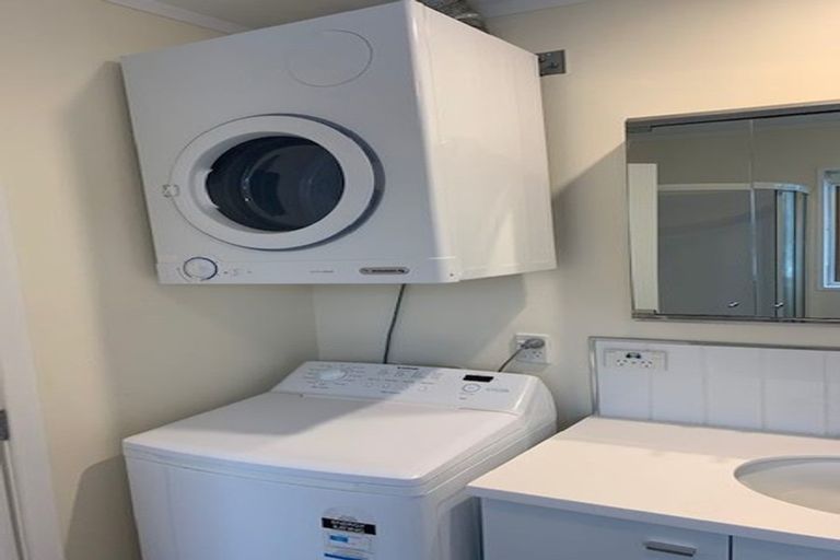 Photo of property in 18 Kaikoura Street, Maupuia, Wellington, 6022