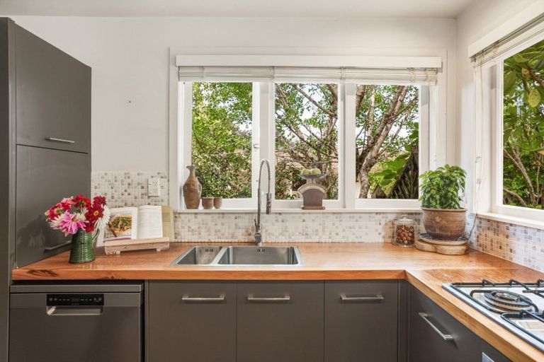 Photo of property in 37 Haruru Falls Road, Haruru, 0204