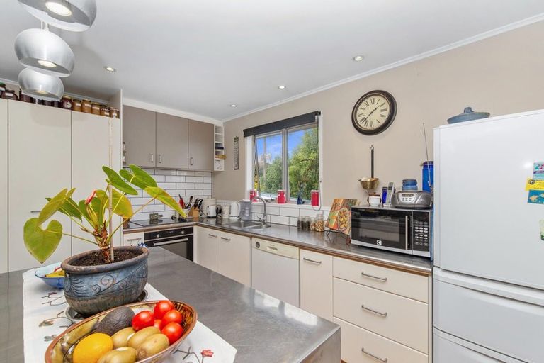 Photo of property in 28 Newham Place, Henderson, Auckland, 0612