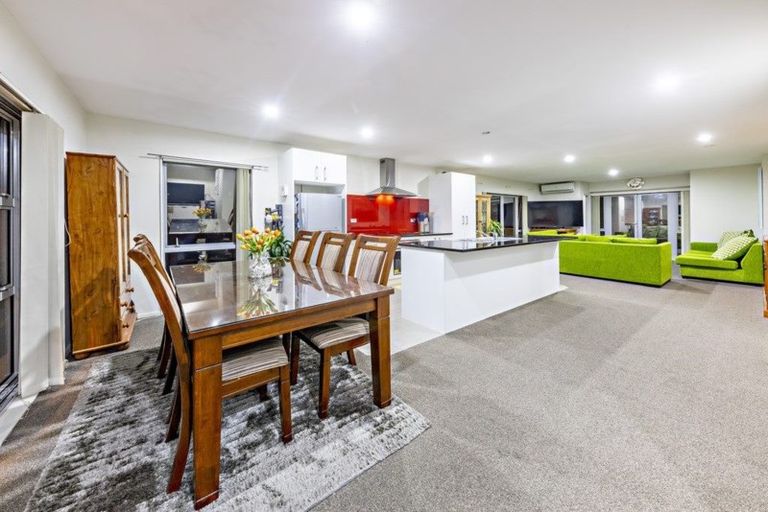 Photo of property in 65 Popokatea Drive, Takanini, 2112