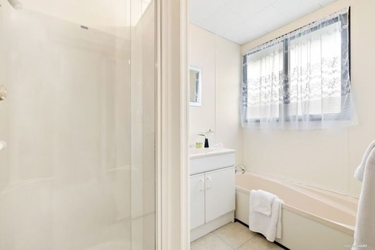 Photo of property in 2/115 Old Wairoa Road, Papakura, 2110