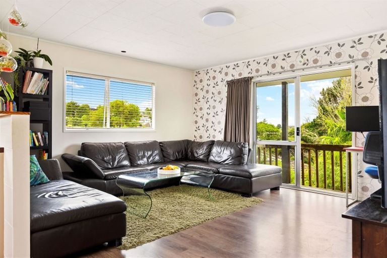 Photo of property in 10 Lorena Place, West Harbour, Auckland, 0618