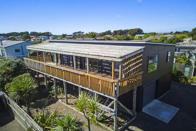 Photo of property in 6 Arataki Grove, Waitarere Beach, Levin, 5510