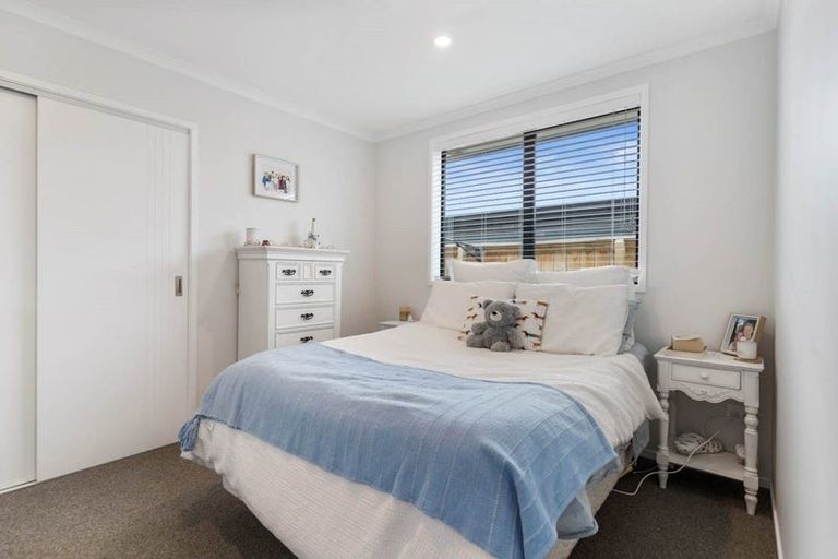 Photo of property in 2 Routeburn Lane, Karaka, 2124