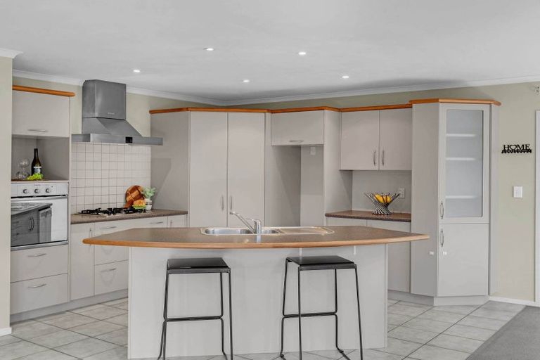 Photo of property in 2 Shiraz Place, Rototuna, Hamilton, 3210