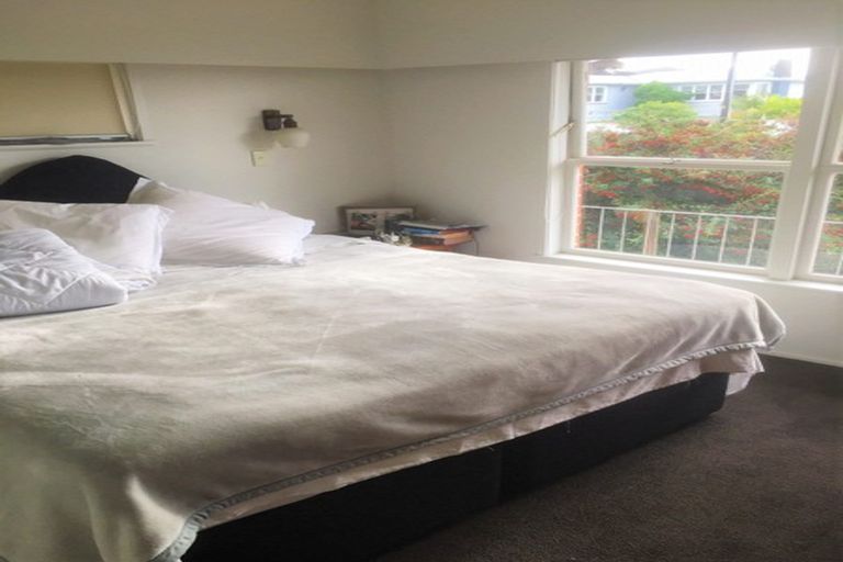 Photo of property in 2 Anne Road, Hillcrest, Auckland, 0627