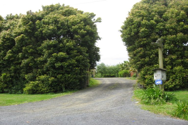 Photo of property in 27 Puke Road, Kumeu, 0891