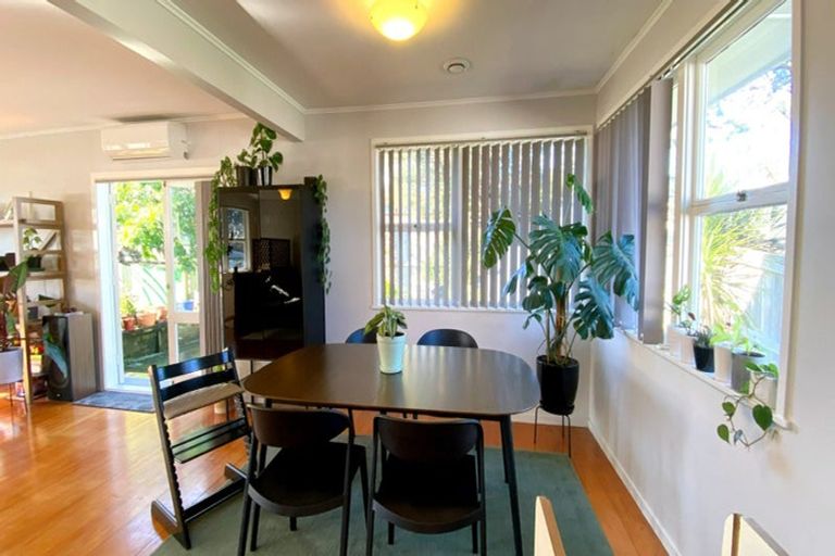 Photo of property in 17 Thomas Avenue, Te Atatu Peninsula, Auckland, 0610