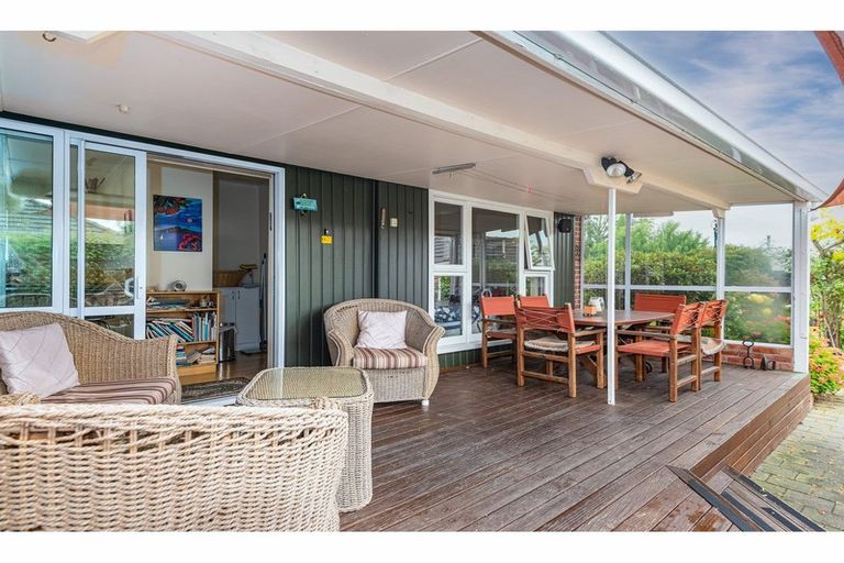 Photo of property in 15 Manuka Street, Mairehau, Christchurch, 8013